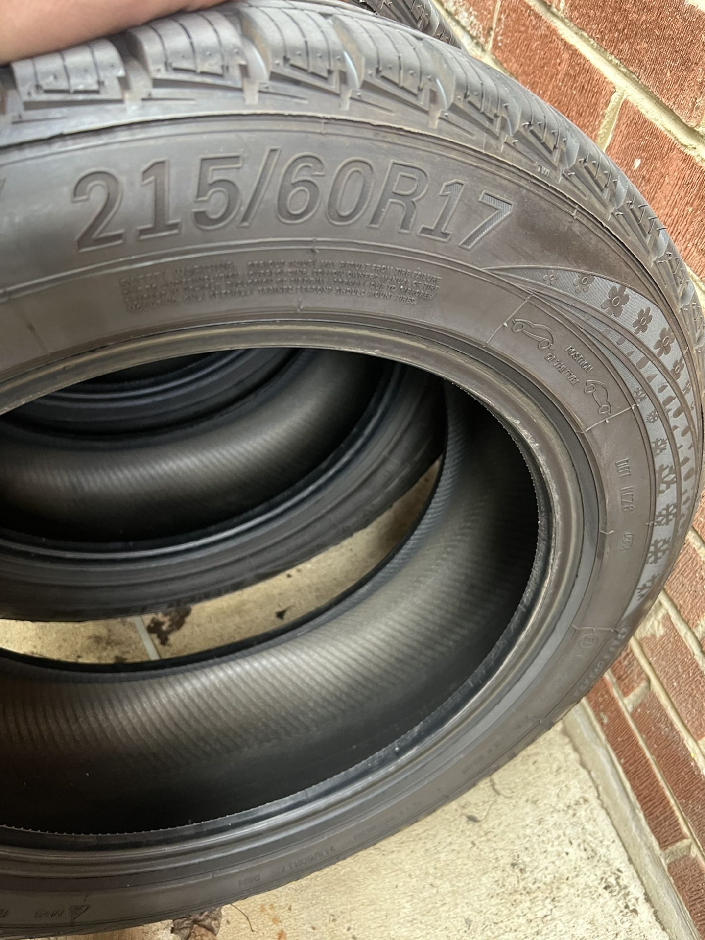 215/60R17 Solo 1000 Millas Corrió Como Nuevas 4 Son Iguales