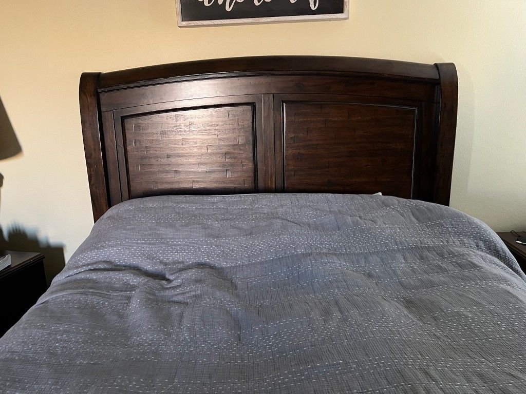 Queen Bedroom Set