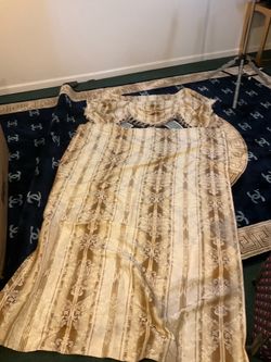 BUNCH OF DRAPES. CURTAINS.     ,