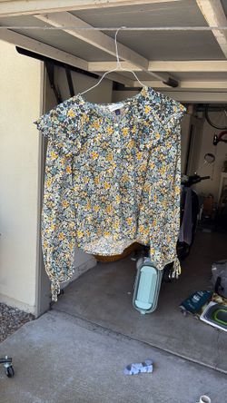 Universal Thread Shirt
