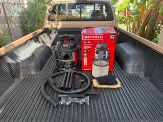 CRAFTSMAN 5-Gallon 4 HP Corded Wet/ Dry Shop Vacuum w/Accessories Included