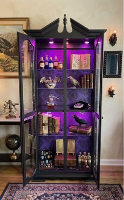 Vtg. Display cabinet in Gothic style