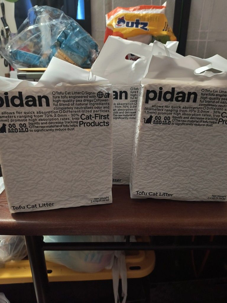 Bundle Of Cat Litter
