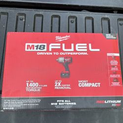 Milwaukee M18 FUEL 18-Volt Lithium-Ion Brushless Cordless 1/2 in. Impact Wrench w/Friction Ring Kit w/One 5.0 Ah Battery and Bag