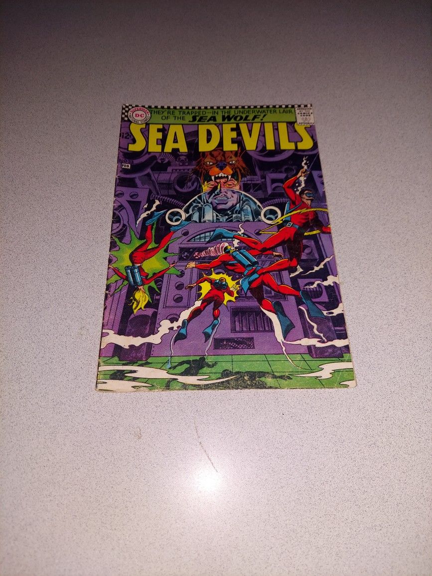 VINTAGE 1967 SEA DEVILS #33 COMIC 