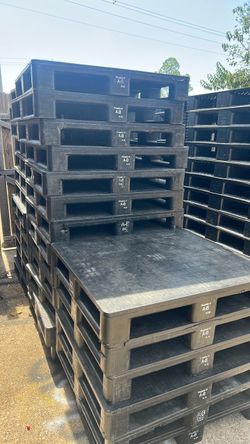 Plastic pallets $8 each garland tx 75040