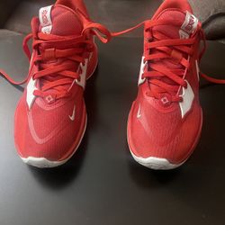 Kyrie  Size Men 8