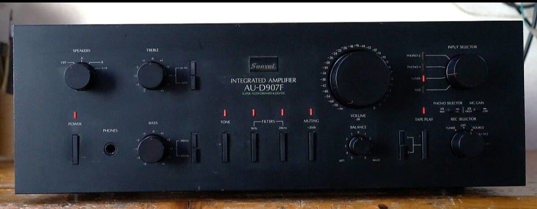 Sansui AU-D907F Amplifier (1981 Black)