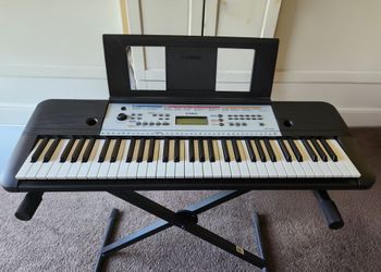 Yamaha piano keyboard E263 YPT 260 brand new 61 keys