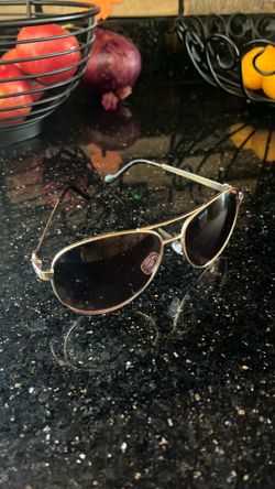 Jessica Simpson aviator sunglasses