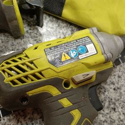 4 Or 5 Ryobi Drills And Compacts