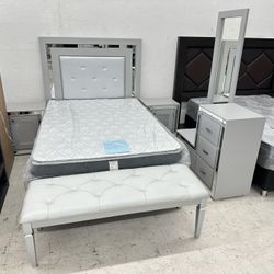 New Grey Bedroom Set (Full/Twin)