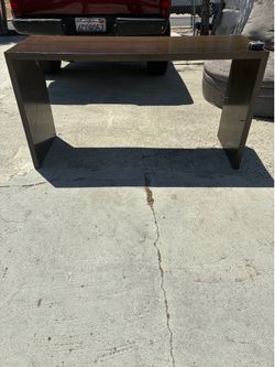 BEAUTIFUL DESK GOOD CONDITION HEAVY