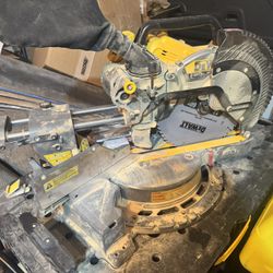 DeWALT 60V Max 12” Miter Saw