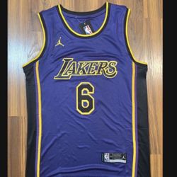 Lebron James (Nike Lakers Jersey) New