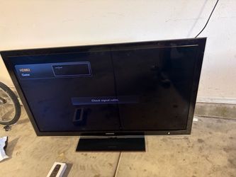 55inch Samsung smart tv  with remote wall mount  etc   Works great  85 cash