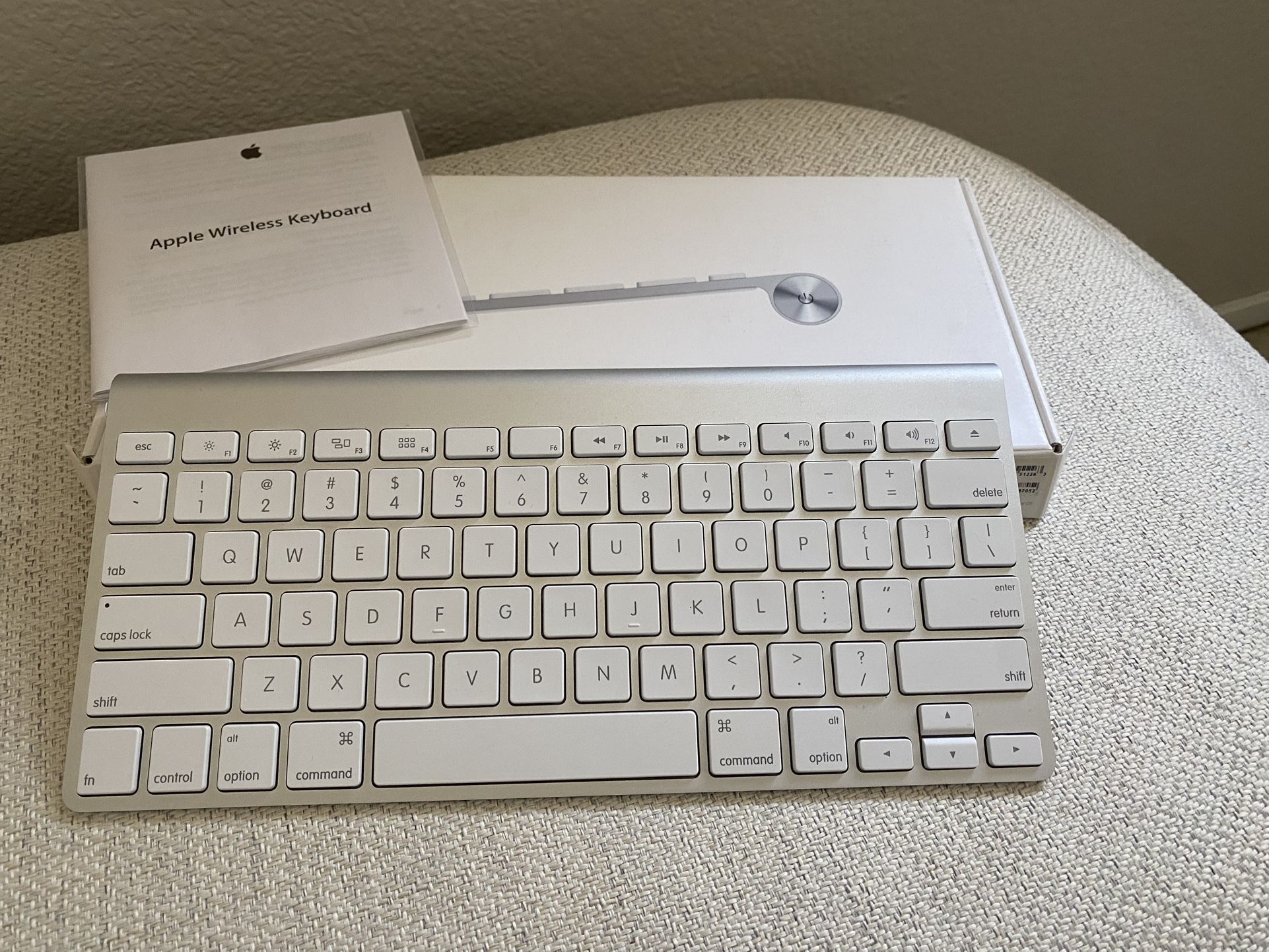 Apple A1314 Wireless Keyboard New