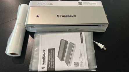 FoodSaver VS0160 Vacuum Sealer Open Box Never Used w/ 8 Ft Sealer Bag