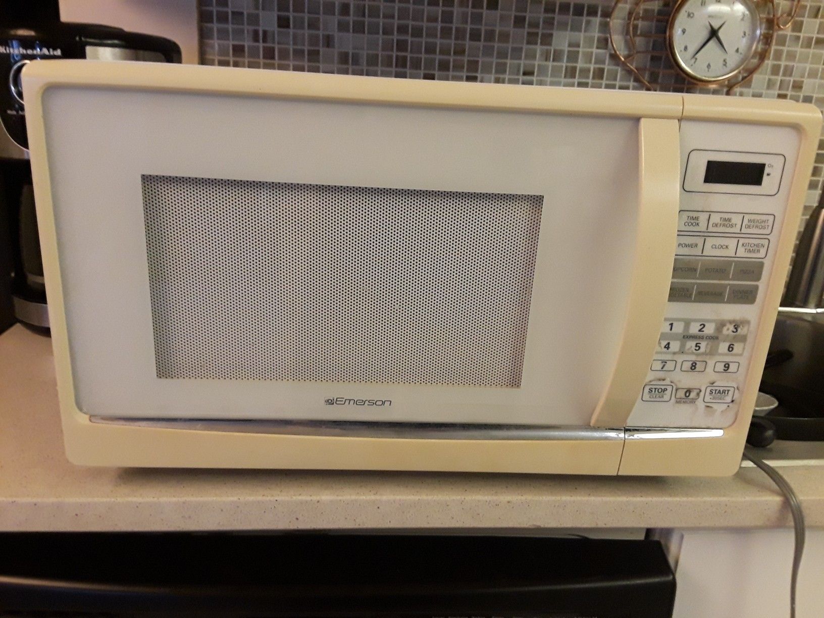 EMERSON 1000 WATT MICROWAVE OVEN for Sale in Tampa, FL OfferUp
