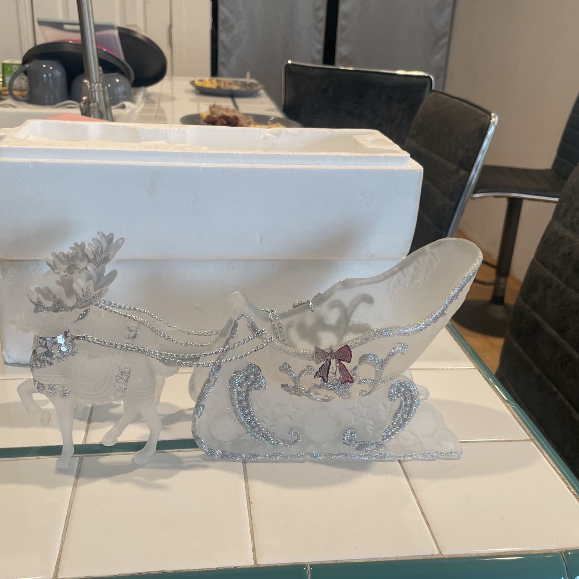 Beautiful Reindeer And Sleigh Christmas Decoration/figurine
