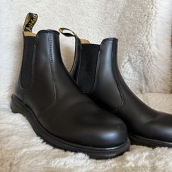 Dr. Martens 2976 Chelsea Boot