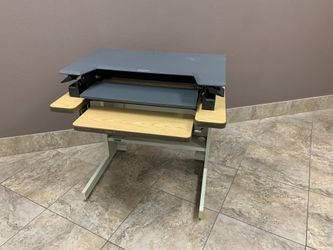 Ergo Mastic Desk