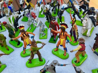 Lot Of 35-1971 Britains LTD Deetail Figures