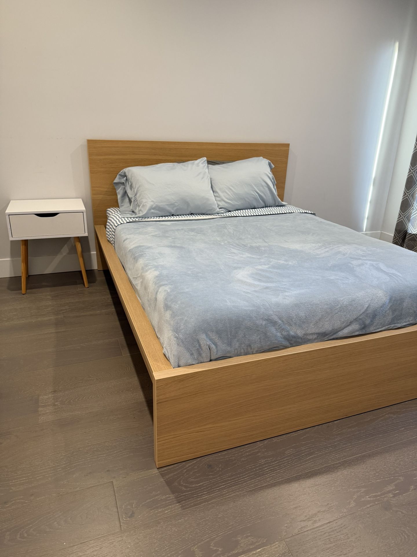 Queen Bed, Mattress. Desk, Lamp, And Linens