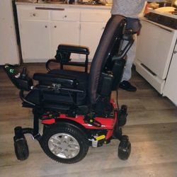 Electric wheelchair