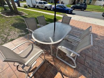 Beautiful 9 pc. Patio Set