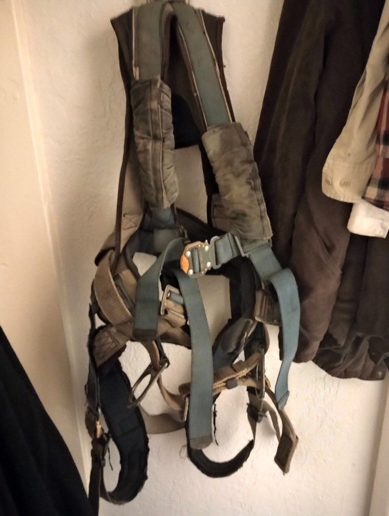 Used Sala Fall Protection 150$