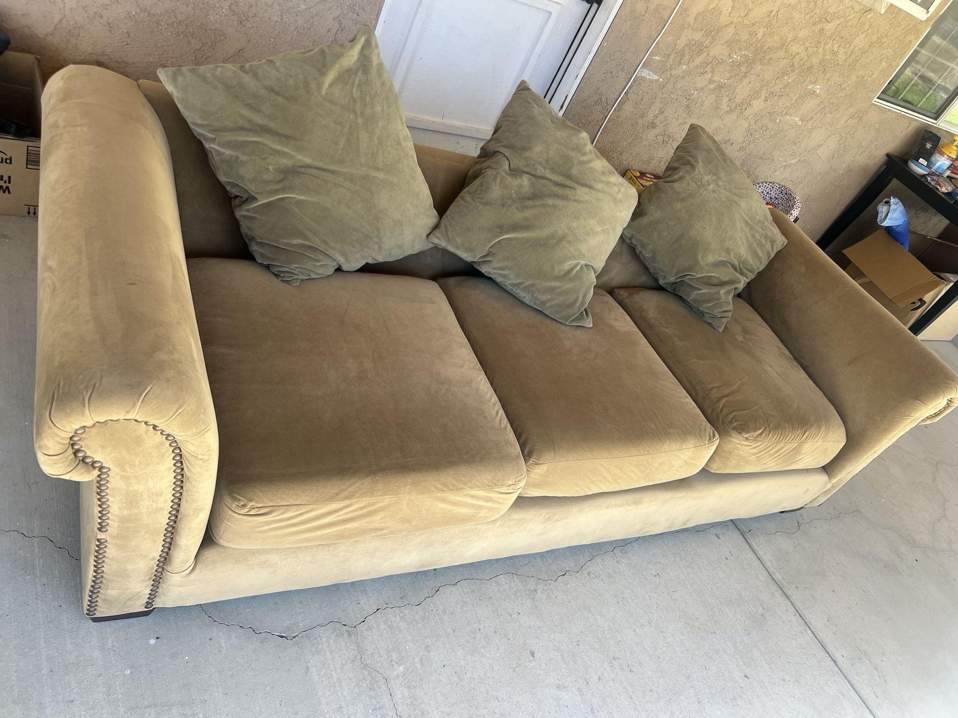 SOFA,COUCH