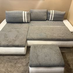Free Sectional Sofa with Ottoman