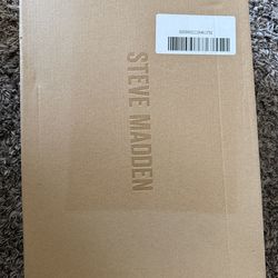 Steve Madden Ladies boots Size 6