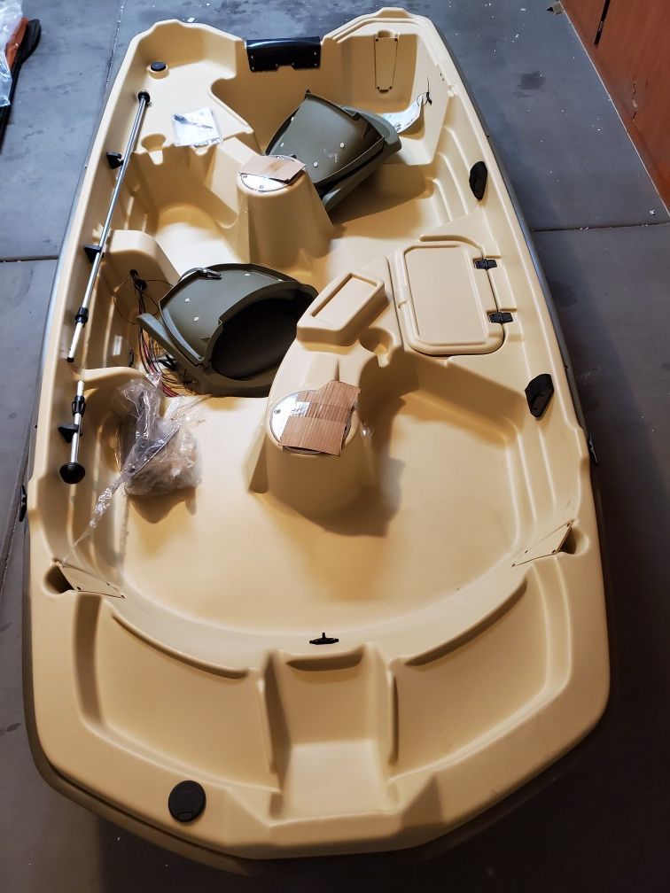 New 2Man Fishing Boat Sun Dolphin Pro 102 Fishing Boat for Sale in