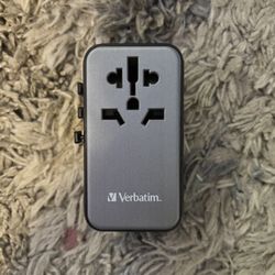 🌍 Verbatim Universal Travel Adapter