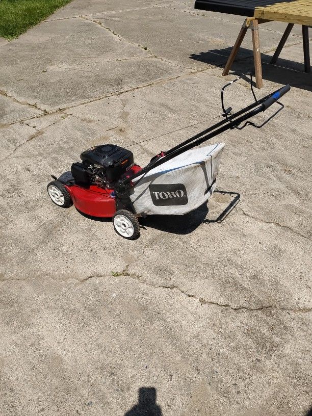 Toro Self-propelled Mower w/ Bag