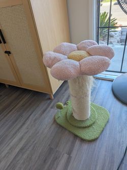 Flower Cat Scratching Post with Perch