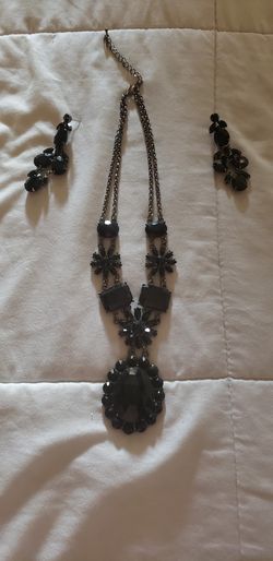 Jewelry necklace with matching earrings