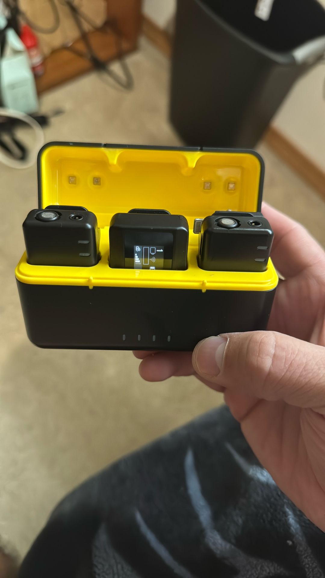 Neewer CM28 Wireless Mic.