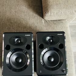 Alesis Elevate 5 MKII Studio Monitors. 