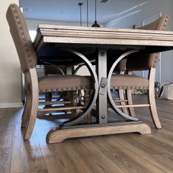 Dining Room Table And 6 Shairs 