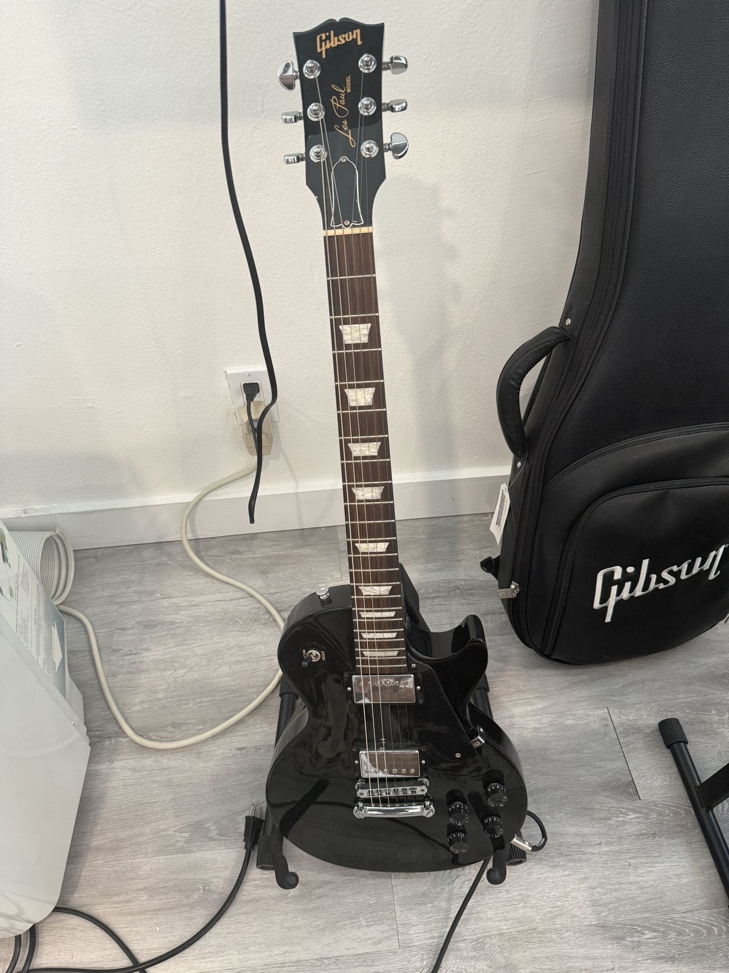 Gibson And Amplifier