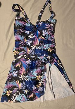 New 1 pc swimsuit. Thick shoulder straps, cinched waist, flowy skirt