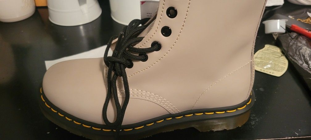 New. Dr Martens Size 7 Womens. Size6 Mens