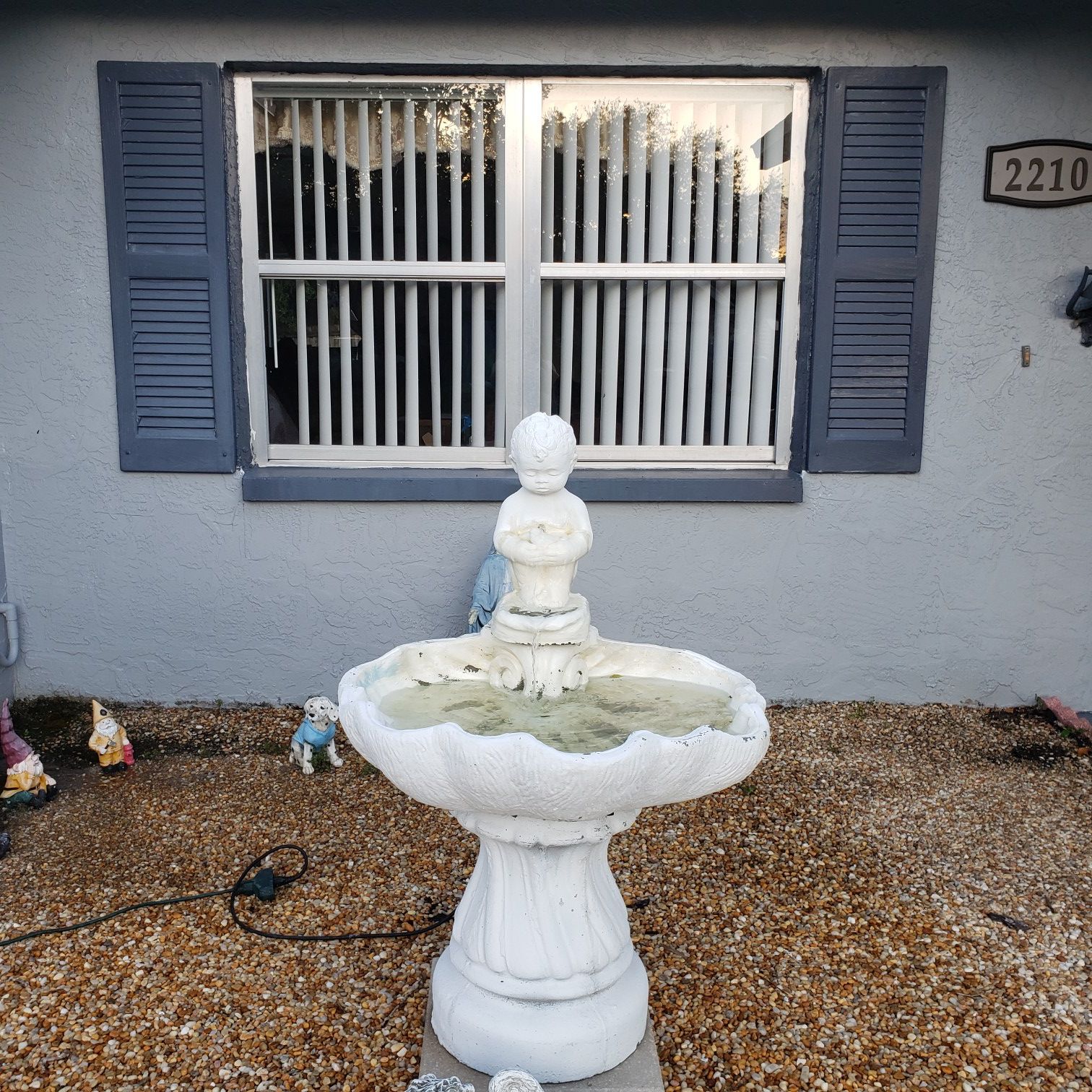 Soilid Concrete fountain