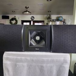 Klipsch VC25 300 Watts Peak Center Speaker. Excellent Condition Perfect Working Very Nice Sound Will Test Before You Buy 