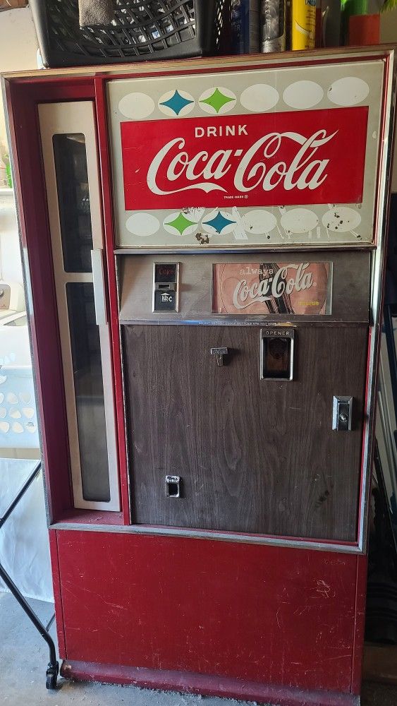 1970's Vintage Coca Cola Machine