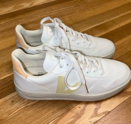 Veja V-10 Size 40
