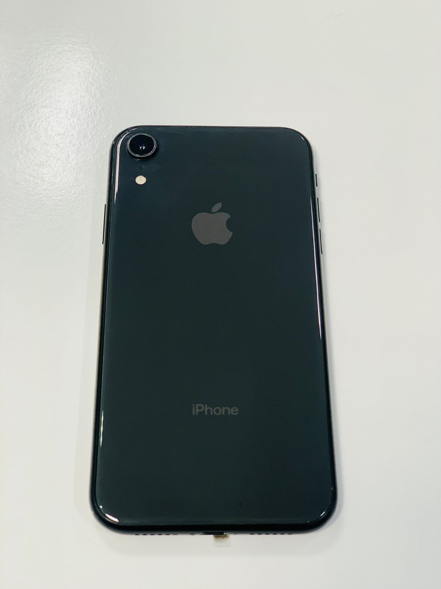IPhone XR 128GB Fully unlocked Electronics & Media